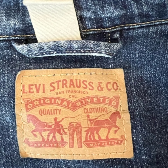 LEVIS DENIM JEAN JACKET MEDUIM TO LIGHT WASH SIZE SMALL - Picture 7 of 12